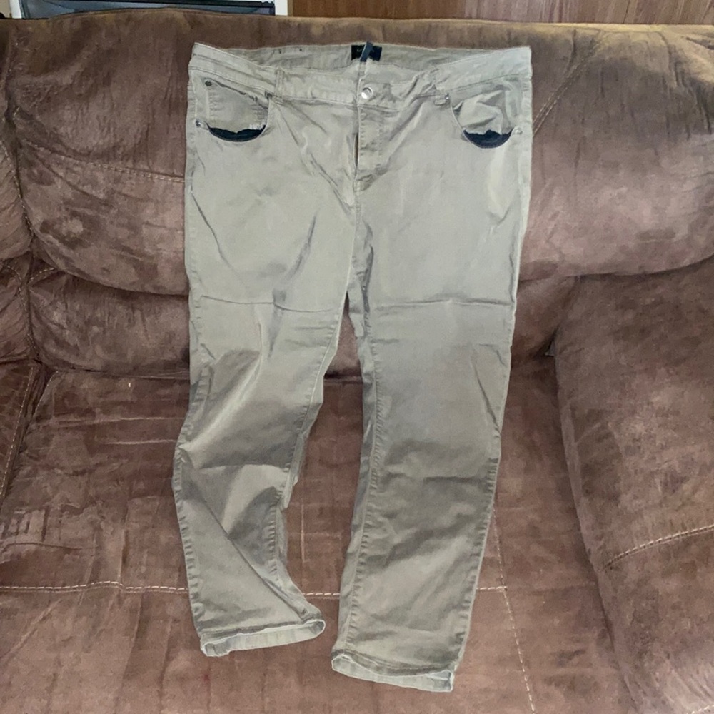 Woman’s celebrity pink light olive green skinny jeans size 22